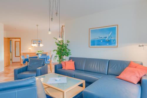 Khu vực ghế ngồi tại Strandhaus Thiessow, Wohnung mit 2 Bädern