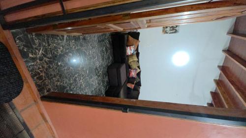 una vista attraverso una finestra di una camera di Casa Quinta Elena a San Lorenzo