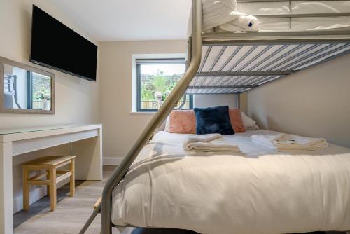 En eller flere senge i et værelse på 2 Bed in Tintagel oc-a32939