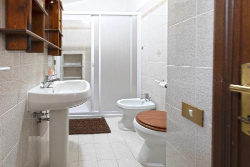 a bathroom with a sink and a toilet and a shower at Al Rifugio Nel Borgo in Vitorchiano