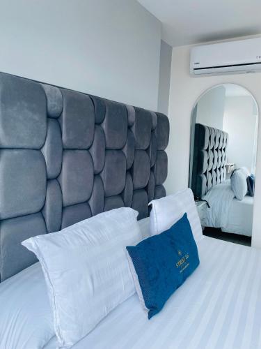 a bedroom with a bed with a large headboard at Street 55 Hotel in Bucaramanga