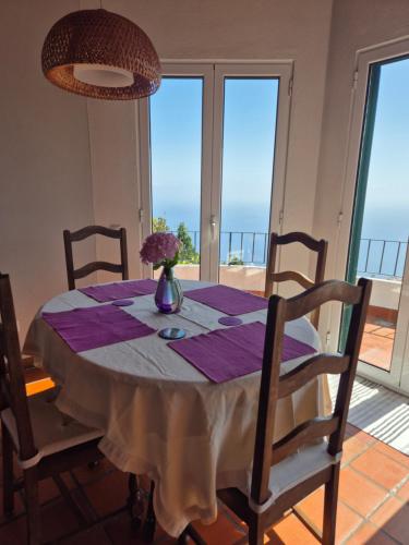 Apartamento Charmoso no Funchal, com grande Jardim e Vista Esplêndida