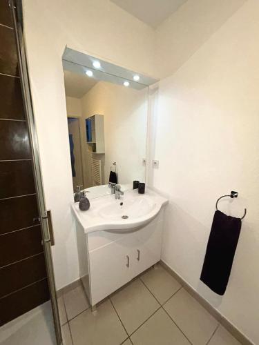 Koupelna v ubytování New and perfectly arranged apartment in Lyon!