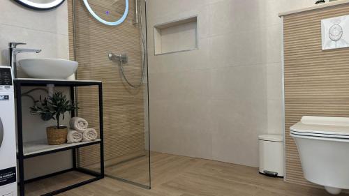 Et badeværelse på Beautiful Villa Ika with pool in Makarska