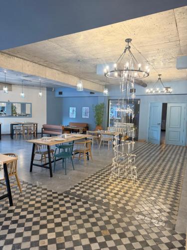 En restaurant eller et andet spisested på Raimond Rezidence რაიმონდ რეზიდენსი