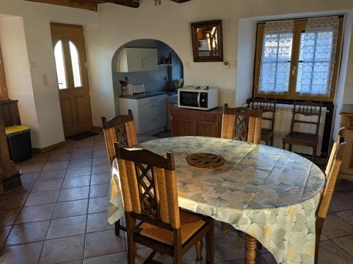 Kuchyň nebo kuchyňský kout v ubytování Maison des lacs