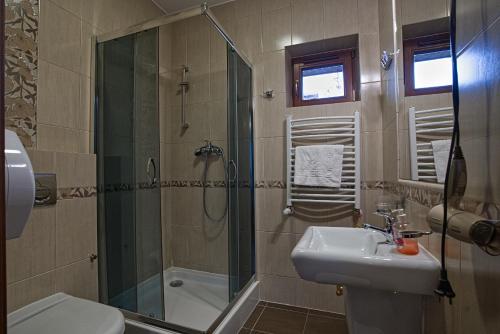 Koupelna v ubytování Ośrodek Szkoleniowo-Wypoczynkowy u Leśników