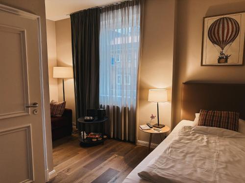 a bedroom with a bed and a large window at Momento Heidkrug in Lüneburg