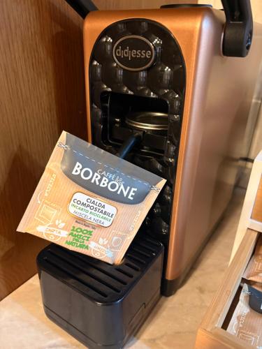 eine Schachtel Pralinen im Toasterofen in der Unterkunft B&b Carducci in Gorizia