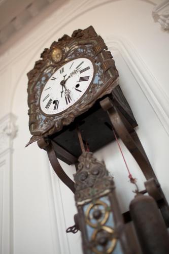 a clock hanging on the wall in a room at Hotel Pension 't Huys Grol in Renesse