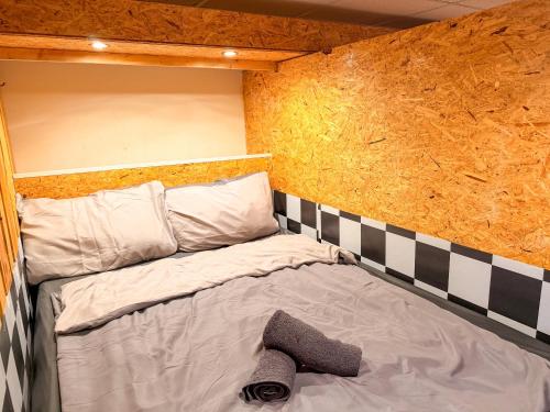 Postel nebo postele na pokoji v ubytování Urban Capsule