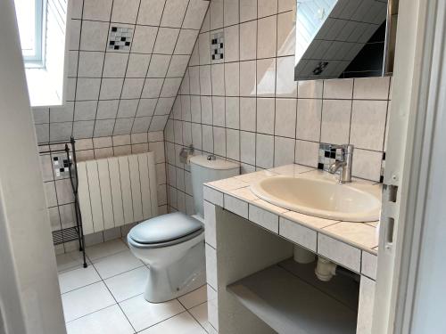 Phòng tắm tại Le Portzic, Appartement proche plage de Morgat