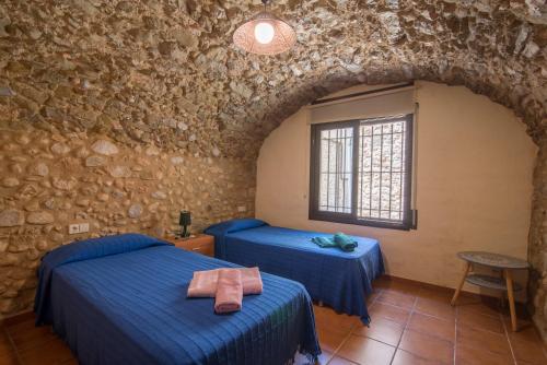 En eller flere senge i et værelse på Can Cometes