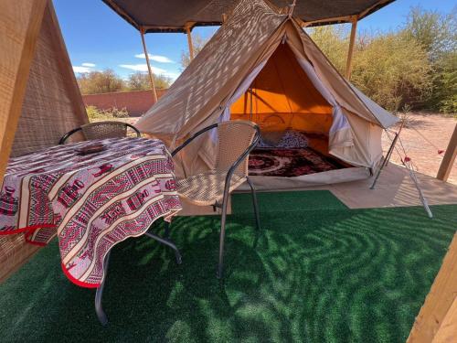 a tent with a table and chairs in front of it at Retiro Bajoestrellas in San Pedro de Atacama