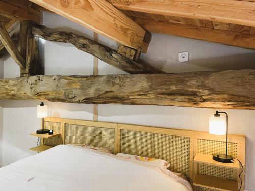 Postel nebo postele na pokoji v ubytování La Chouette - Ancienne grange entièrement rénovée 4 personnes