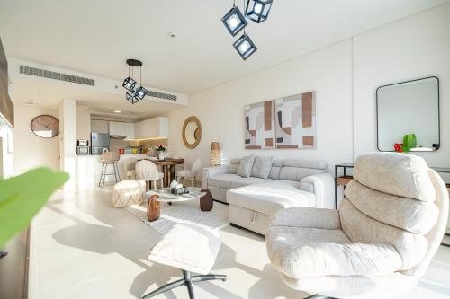Radiant 3BR Oasis - Luxe Family Getaway