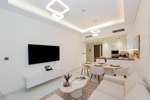 Luxury 2BR with Private Pool Balcony Arjan