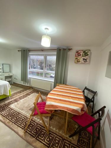 a room with a table and chairs and a window at Great apartment, Great location for 6 guests in London