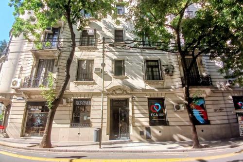 a building on the corner of a street at Departamento hasta 7 personas en Recoleta in Buenos Aires