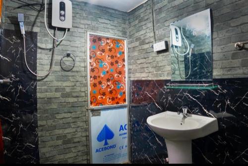 a bathroom with a sink and a shower at Ella Jungle Rock in Ella