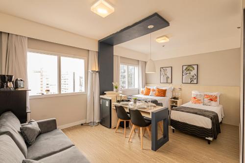 En eller flere senge i et værelse på STD - Anora Spaces - Stadium Alphaville