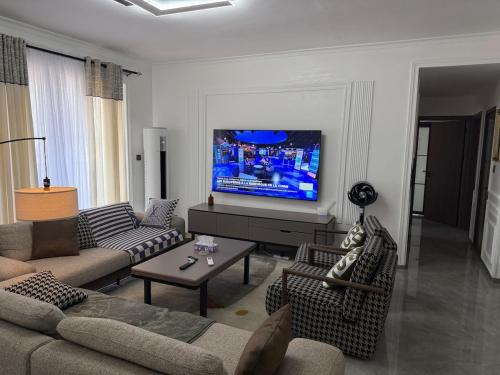 kipe Plaza Platinum 500 m from Radisson Blue, 100 m from the road