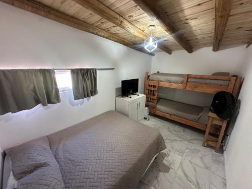 En eller flere senge i et værelse på Hostel Luxfran