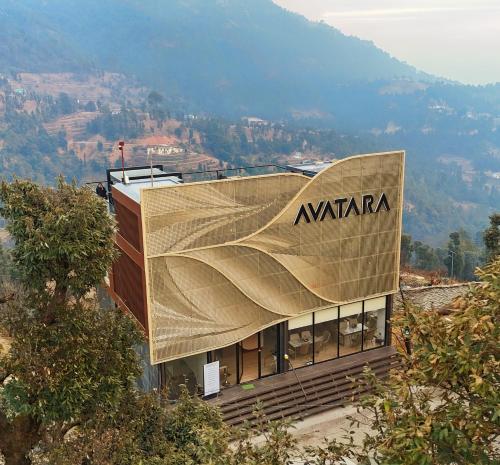 Cảnh núi rừng hoặc tầm nhìn ra núi từ căn hộ