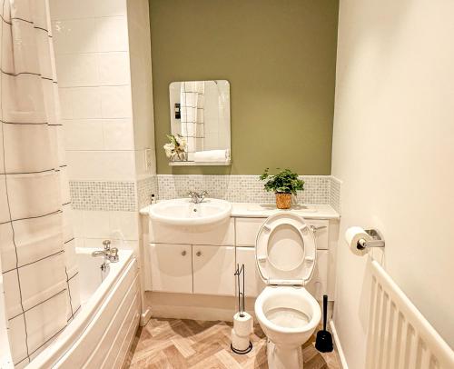 Tutu Suite I Stylish Central 2BR I Sleeps 4 I Near Cardiff City Centre I Principality Stadium I Cardiff Castle I Wales Millennium Centre I WiFi I Parking and Easy Access to Barry Island photo 9