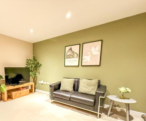 Tutu Suite I Stylish Central 2BR I Sleeps 4 I Near Cardiff City Centre I Principality Stadium I Cardiff Castle I Wales Millennium Centre I WiFi I Parking and Easy Access to Barry Island photo 10