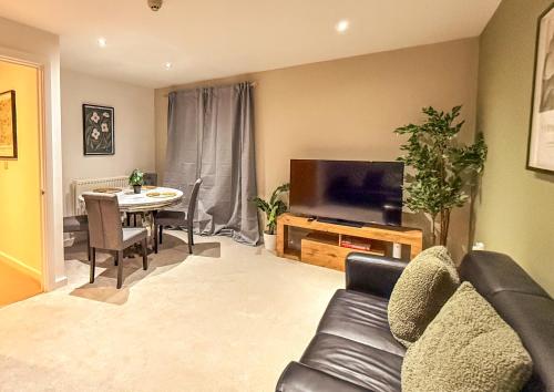 Tutu Suite I Stylish Central 2BR I Sleeps 4 I Near Cardiff City Centre I Principality Stadium I Cardiff Castle I Wales Millennium Centre I WiFi I Parking and Easy Access to Barry Island photo 6