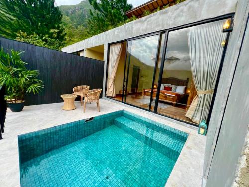 Hồ bơi trong/gần The Capoe House