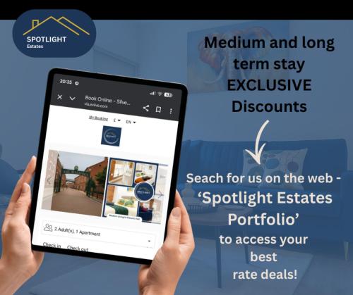 een persoon die een mobiele telefoon vasthoudt met de Melin en exclusieve kortingen voor langdurig verblijf bij Silvester House in Hull
