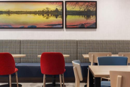 Khu vực ghế ngồi tại Home2 Suites By Hilton Vaughan Toronto On