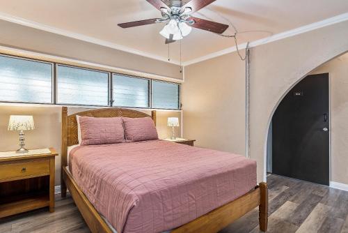 En eller flere senge i et værelse på Kalani Kai#104