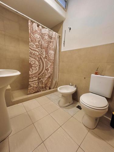 a bathroom with a toilet and a sink at Espacio Planetaria in Córdoba
