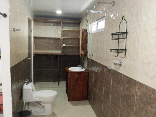 Phòng tắm tại EcoHostal Tierra Prometida
