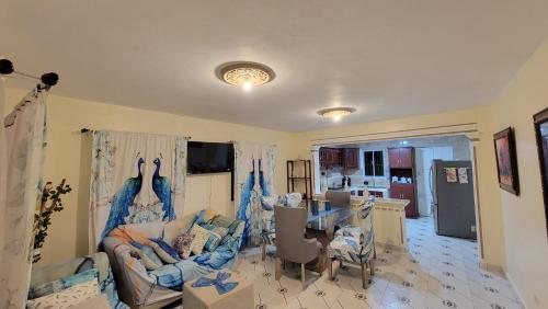 TV a/nebo společenská místnost v ubytování Descansa sin prisas a minutos del Aeropuerto