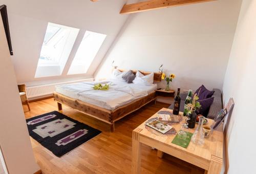 a bedroom with a bed and a coffee table at Samenkönig Pschait Handels GmbH in Gamlitz