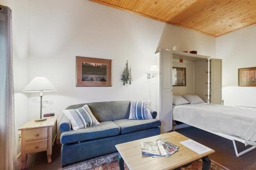 En eller flere senge i et værelse på Gateway 5059