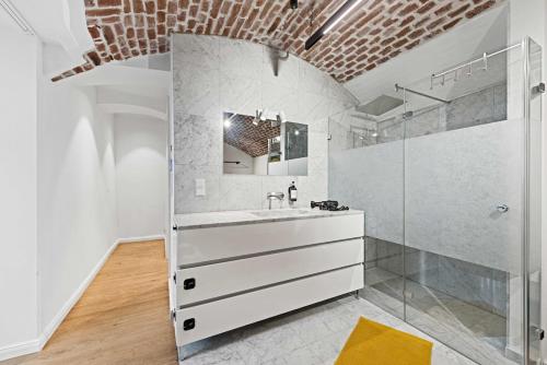 Industrialist - Design Suite in Central Vienna
