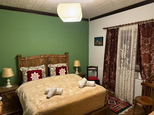 En eller flere senge i et værelse på Villa Naum