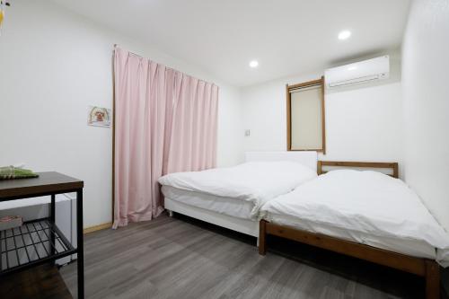 a small bedroom with a bed and a window at Tokyo My Home Private Room for 3 Guests near Shinjuku Shared Facilities in Tokyo