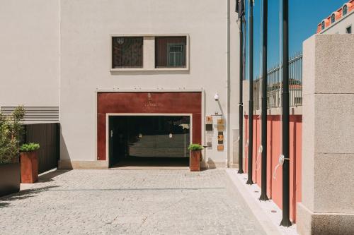 Torel Avantgarde — Facade/entrance