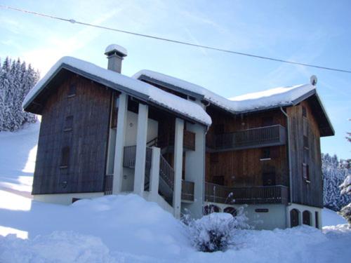 Appartement Les Gets au pied des pistes avec parking