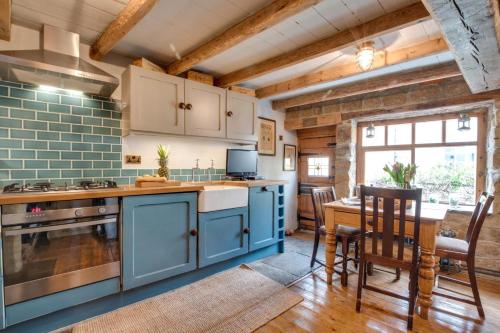 Køkken eller tekøkken på 2 Bed in Whitby oc-r038