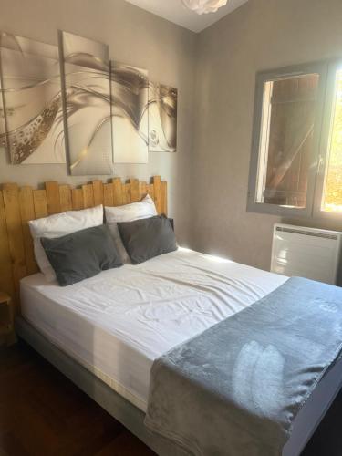 Giường trong phòng chung tại gite le repos des chênes option spa extérieur Evasion nature et confort !