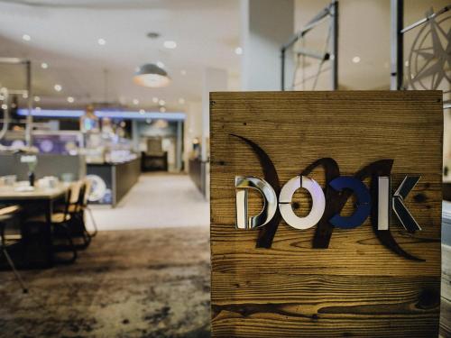 a sign that says open in a restaurant at Mercure Hotel Hamburg City in Hamburg