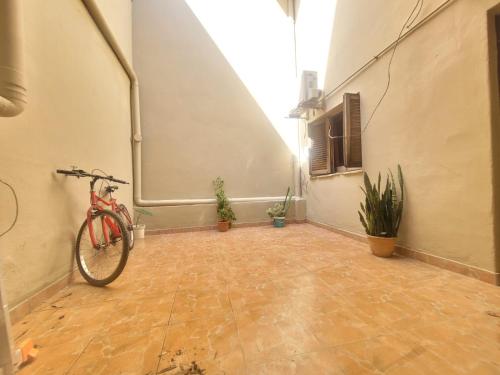 a bike parked in a room with a wall at Como en casa Hostel in Posadas