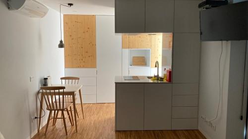 Central Studio Flat